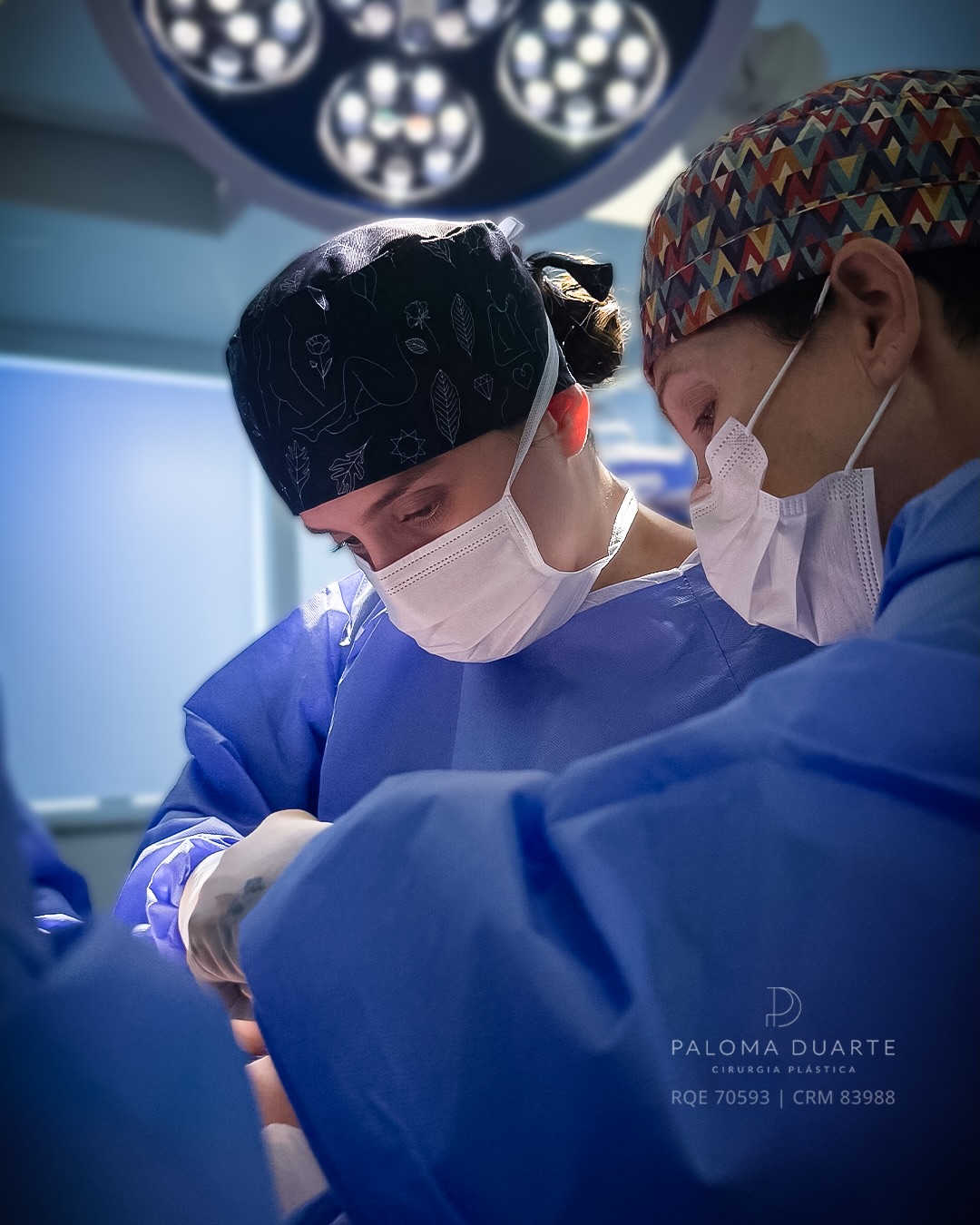 Equipe médica em ambiente cirúrgico