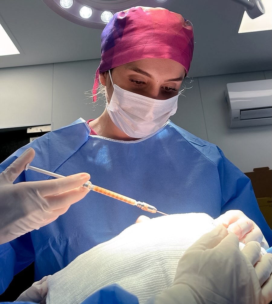 Atividade médica em ambiente cirúrgico